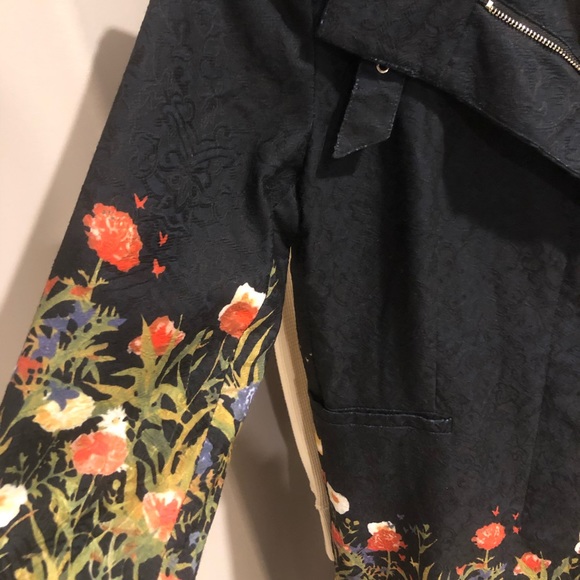 Women’s Jacket - Picture 2 of 3